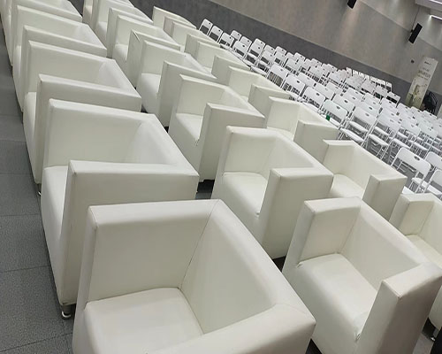 广州白色平扶手沙发活动现场案例图