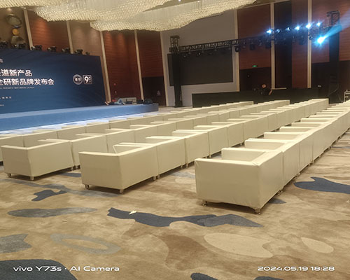 深圳白色会展沙发活动现场案例图